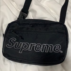 Supreme logo bag
